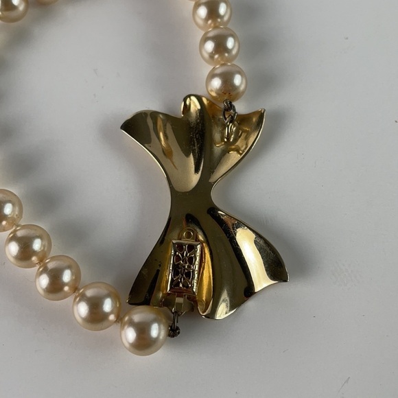 Vintage Champagne Pearls with Gold Bow Clasp - Picture 6 of 11